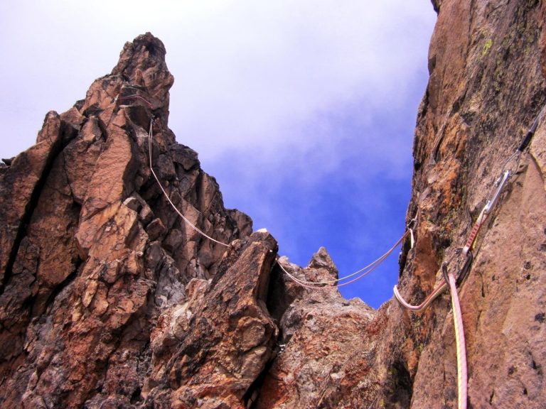 kenya_mount-kenya_shiptons-notch-high-on-batian-north-face-standard-route-1-768x576