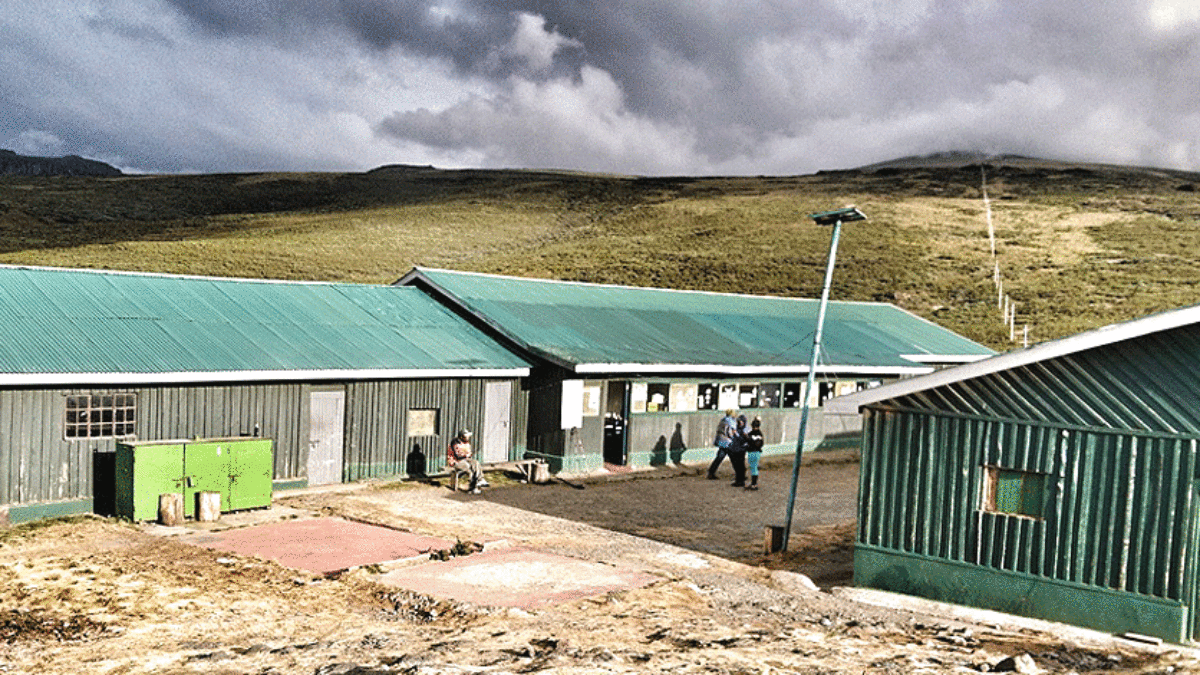 old-moses-mountain-hut-1200x675