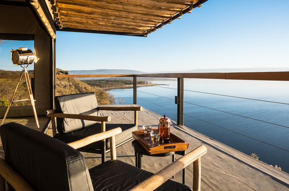 the-cliff-tent-deck